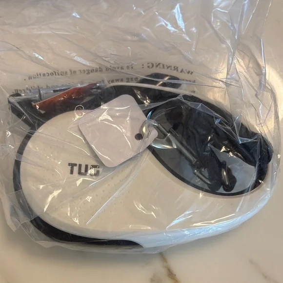 TUG 360° Retractable Tangle-Free Dog Leash with Tug Quick Lock System - Picture 2 of 5